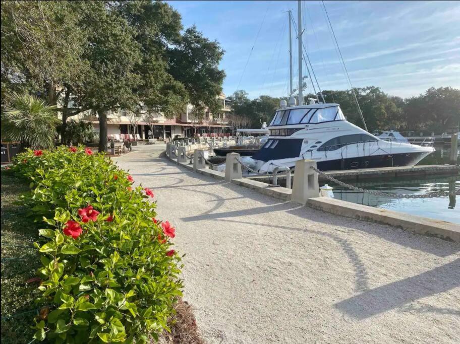 In The Heart Of Harbour Town 2Br 2Ba Pool Access Close To Beach Хилтон-Хед-Айленд Экстерьер фото